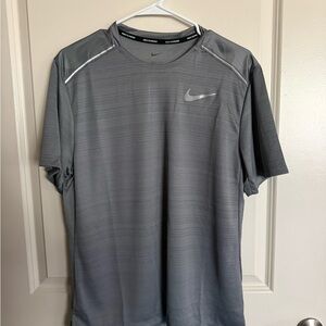 Nike Men’s Gray Athletic Dri-FIT Short Sleeve Tee